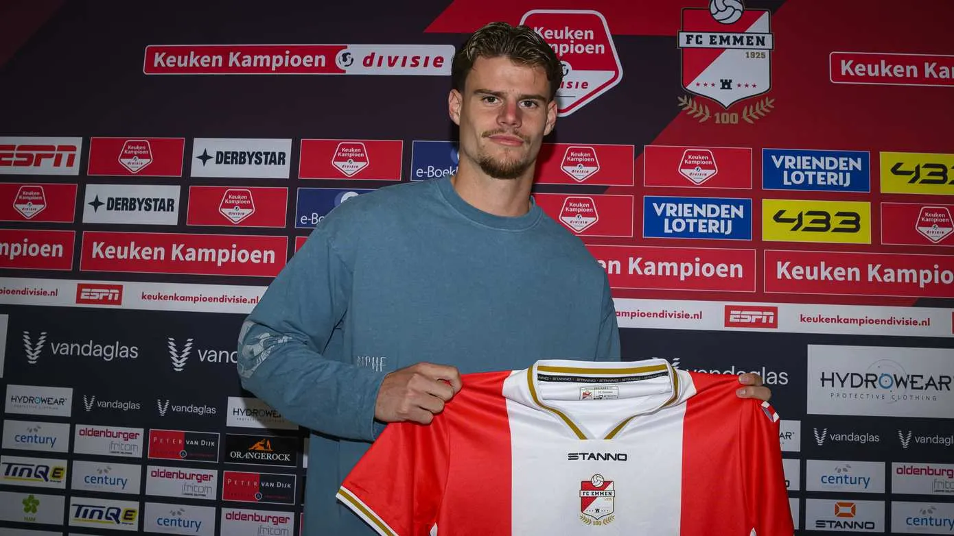 PERSBERICHT FC Emmen huurt Sam Karssies van FC Twente foto Cor Lasker  FC Emmen