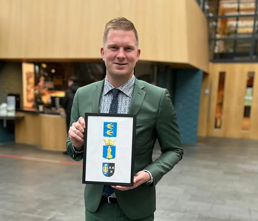 burgemeester scholtze met de oude gemeentewapens