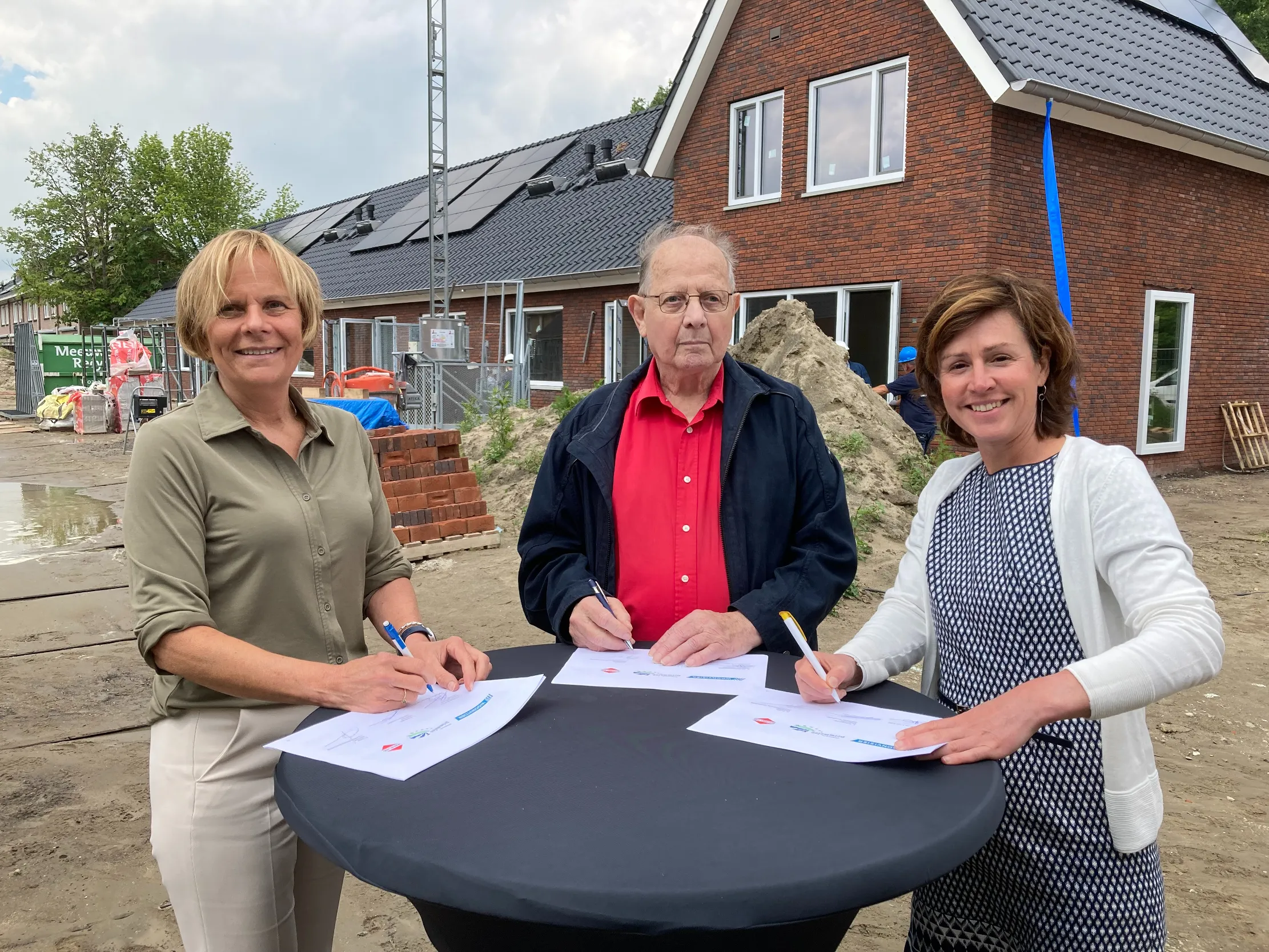 ondertekening prestatieafspraken vlnr van beijsterveldt dudok schuitmaker