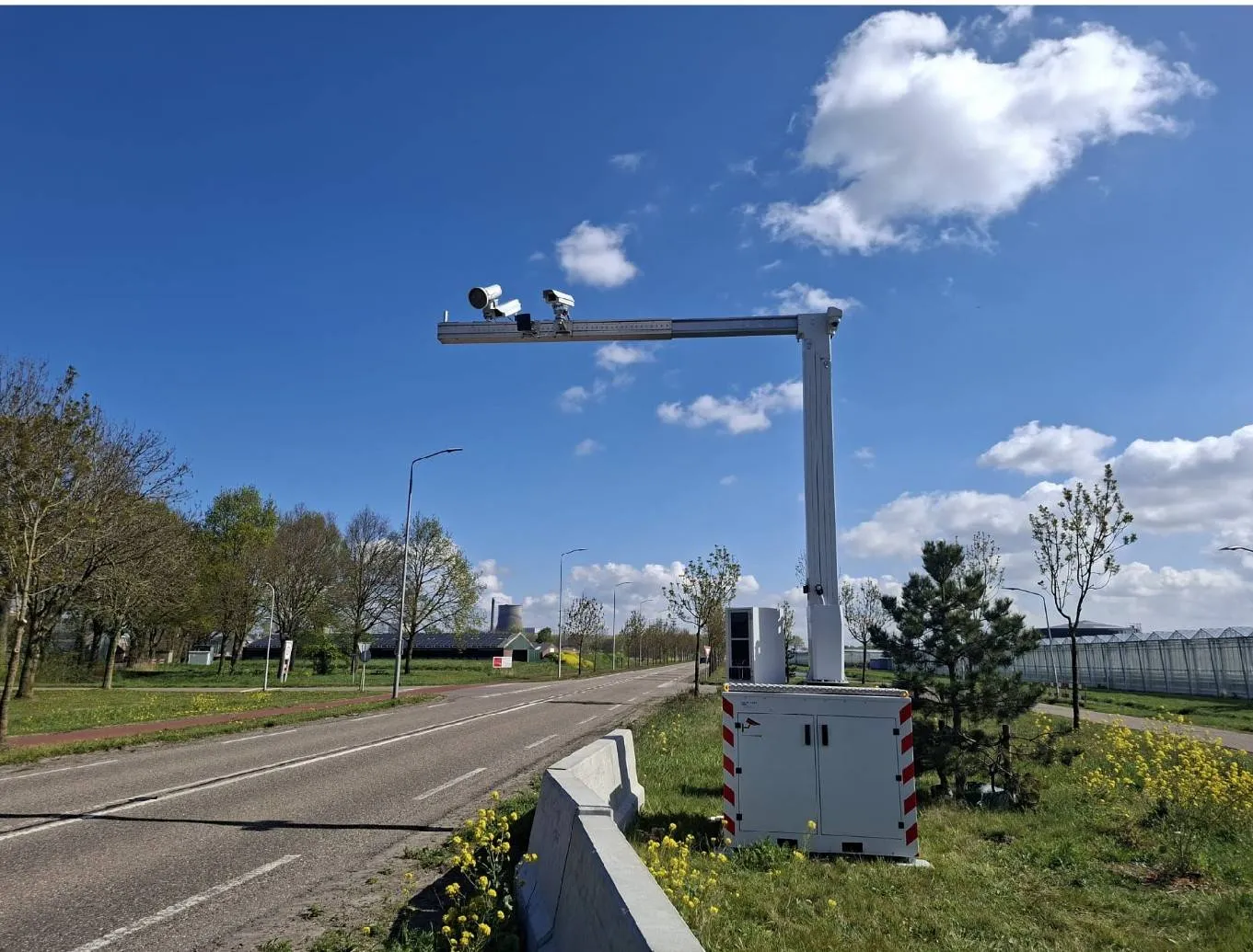 Focusfliser aan de Kanaalweg-West in Made