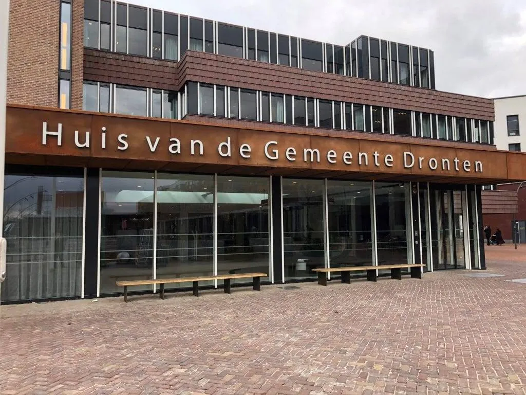 huis van de gemeente gem dronten