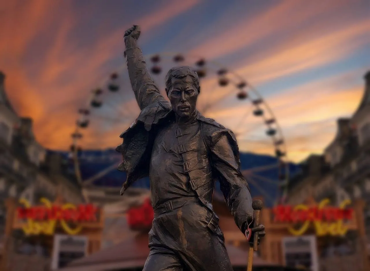 standbeeld freddie mercury yves via pixabay