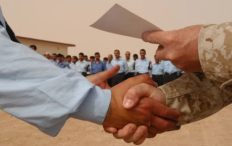 800px handshake