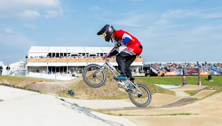 bmxster smulders ook op papendal onklopbaar 715x408