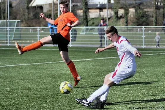 dio30 door overwinning op vitesse08 weer op de derde plaats