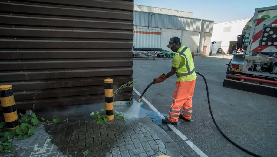duurzame onkruidbeheersing met waterknaller 1 915x518 1