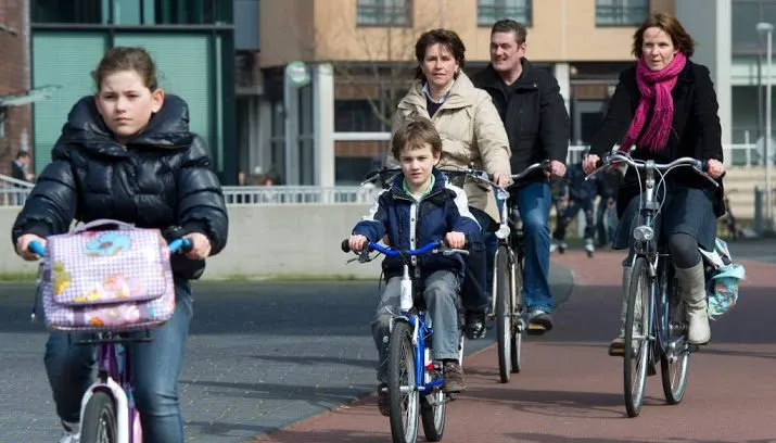 gun elkaar de ruimte op het fietspad 715x408