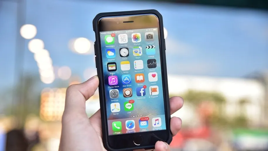 iphone attapontom pixabay 915x518