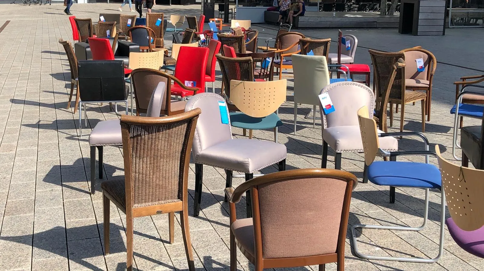 lege stoelen algemeen 2