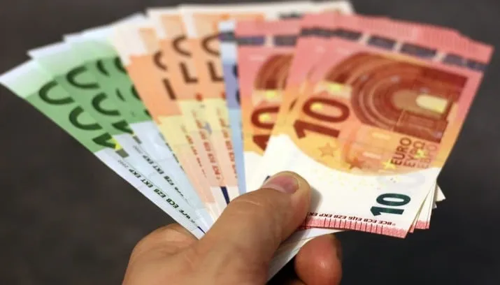 money 1005464 960 720 e1456754627879 715x408
