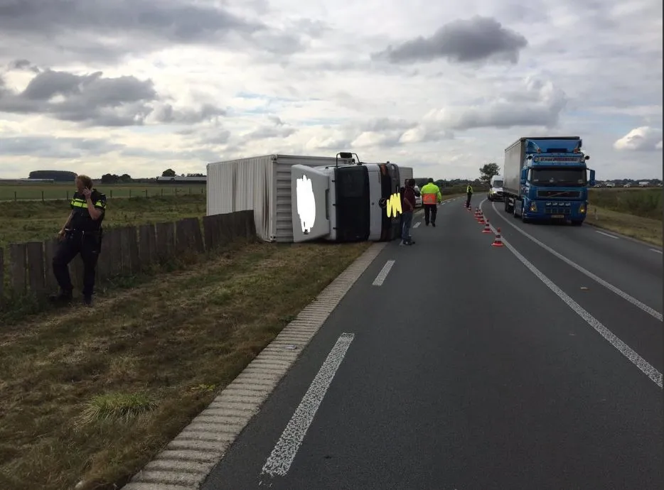 n322 gekantelde vrachtwagen