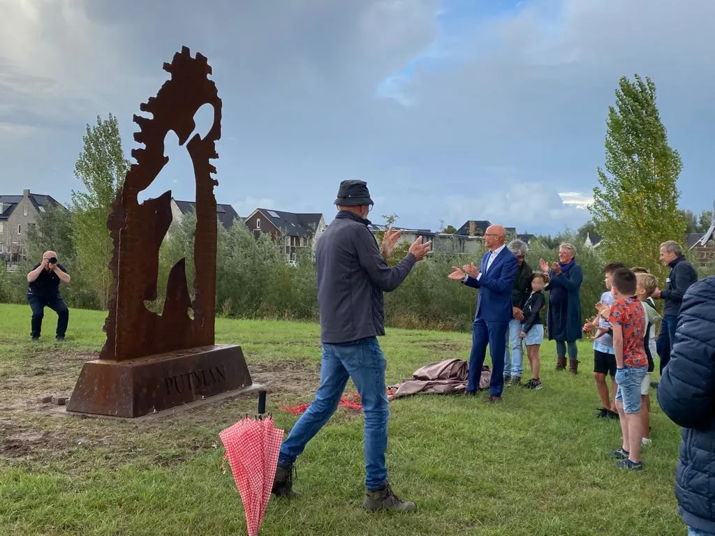 onthulling kunstwerk tichellande