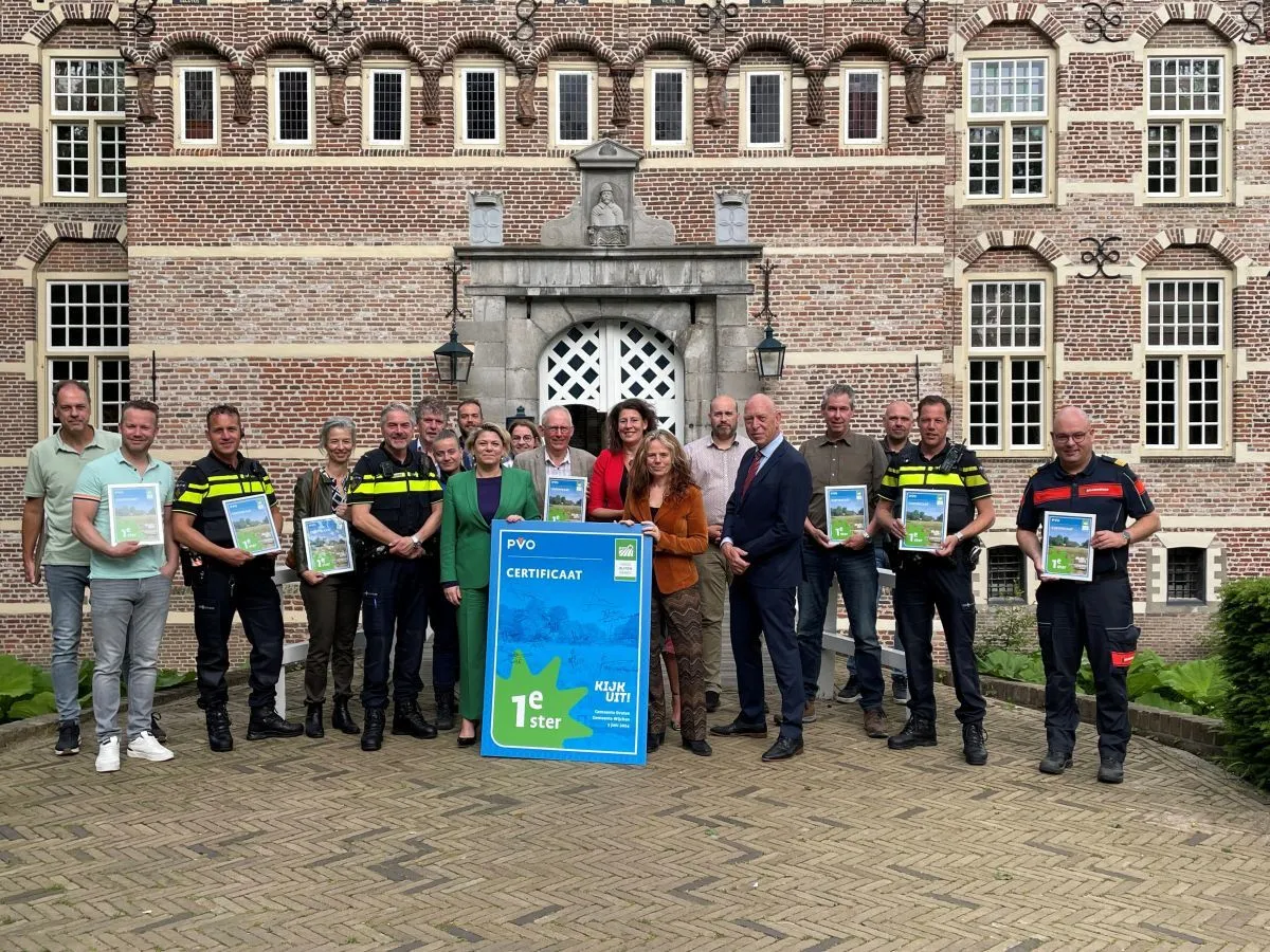 pers ondertekening certificaat veilig buitengebied gemeenten druten en wijchen