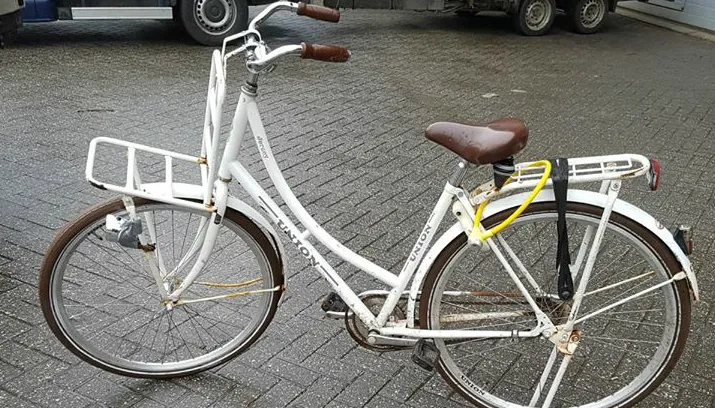 politie zoekt eigenaar weggenomen fiets druten