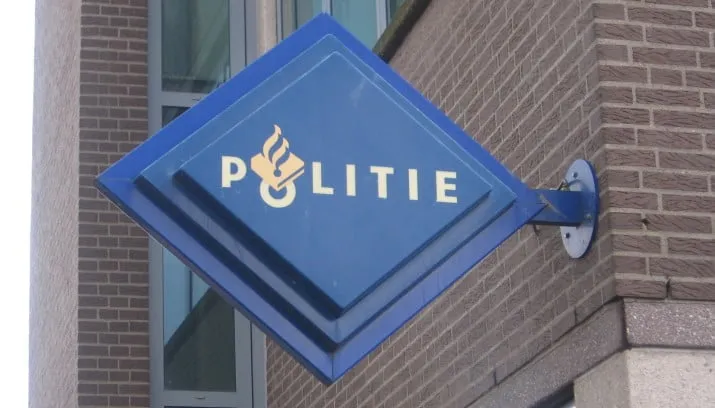 politielogo e1432600366886 715x408