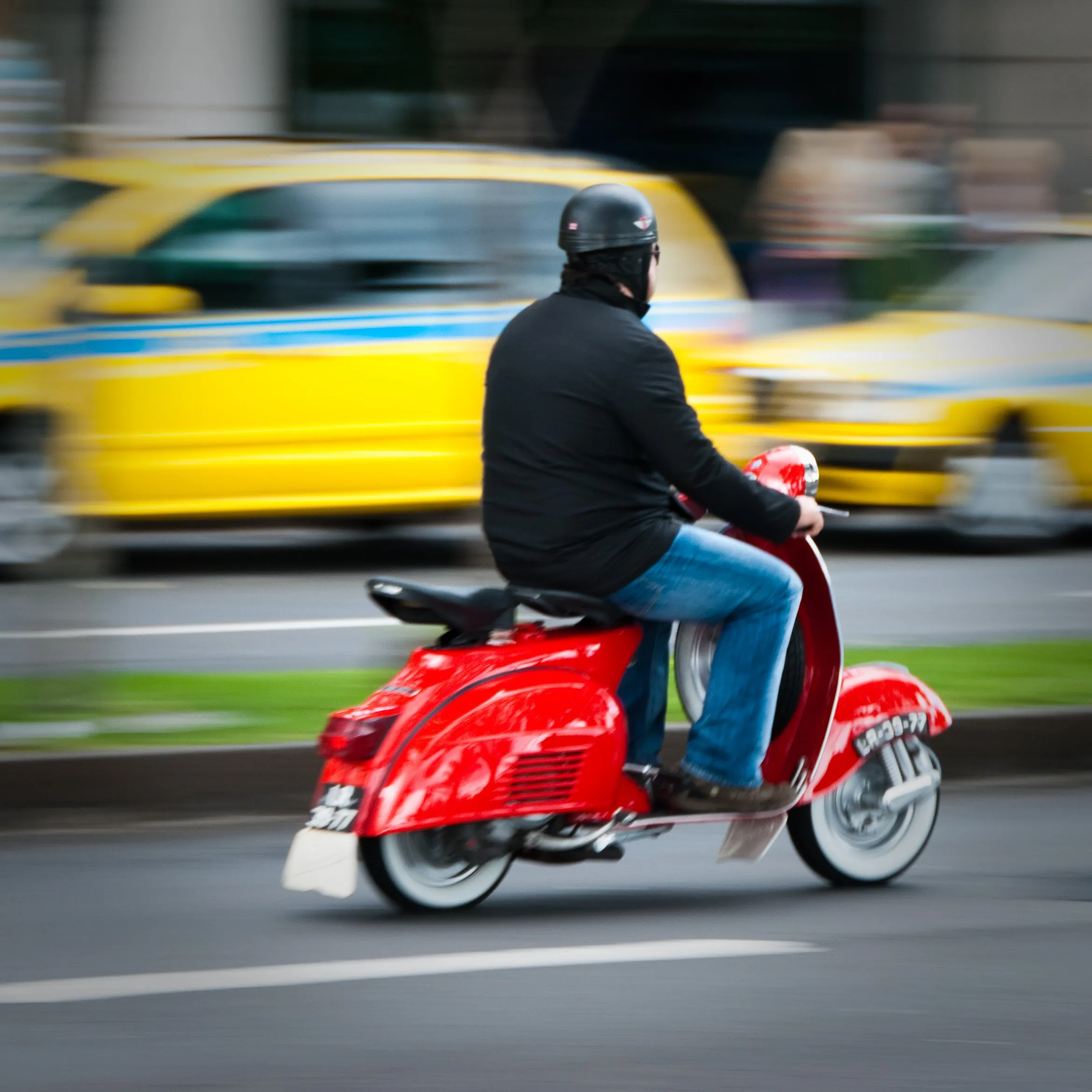 red scooter rider avenida do mar funchal madeira island eric wustenhagen cc by sa 20