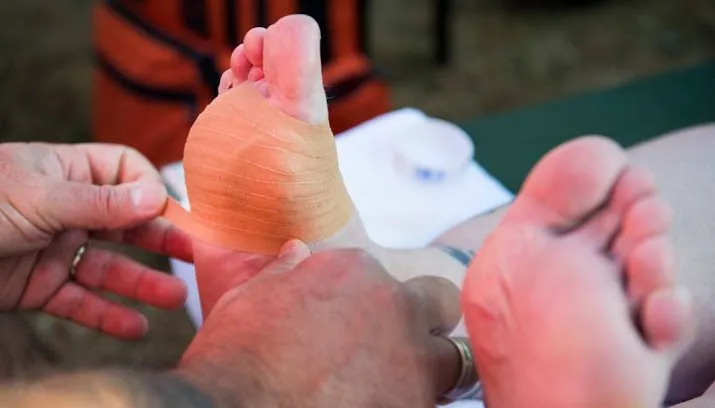 veel blaren weinig ambulances in vierdaagse 715x408