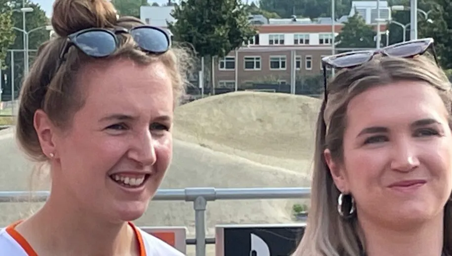 zusjes smulders cizo scaled e1685960882317 915x518 1