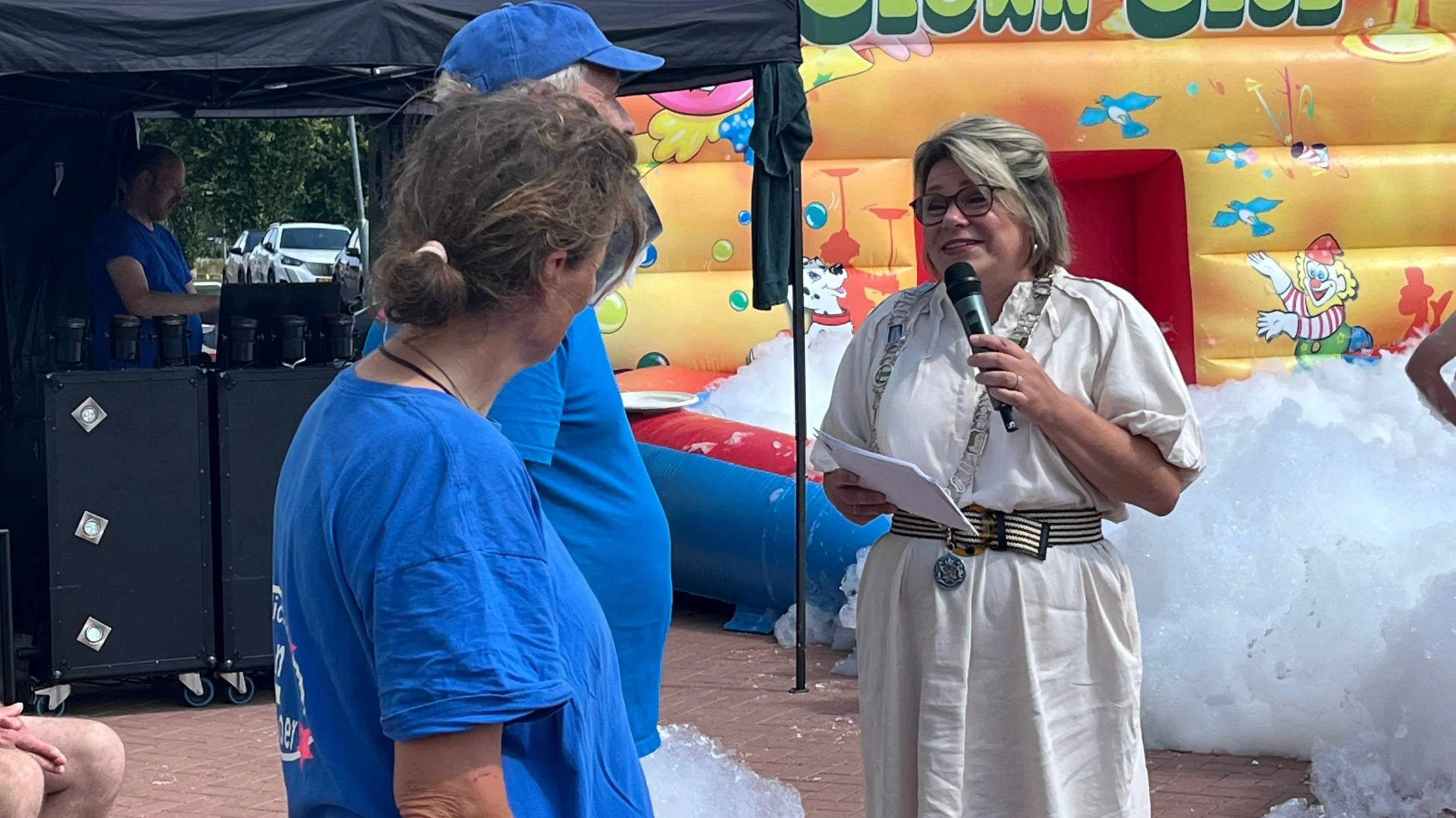 Koninklijke onderscheiding voor de heer Van den Arend en mevrouw Van Aken