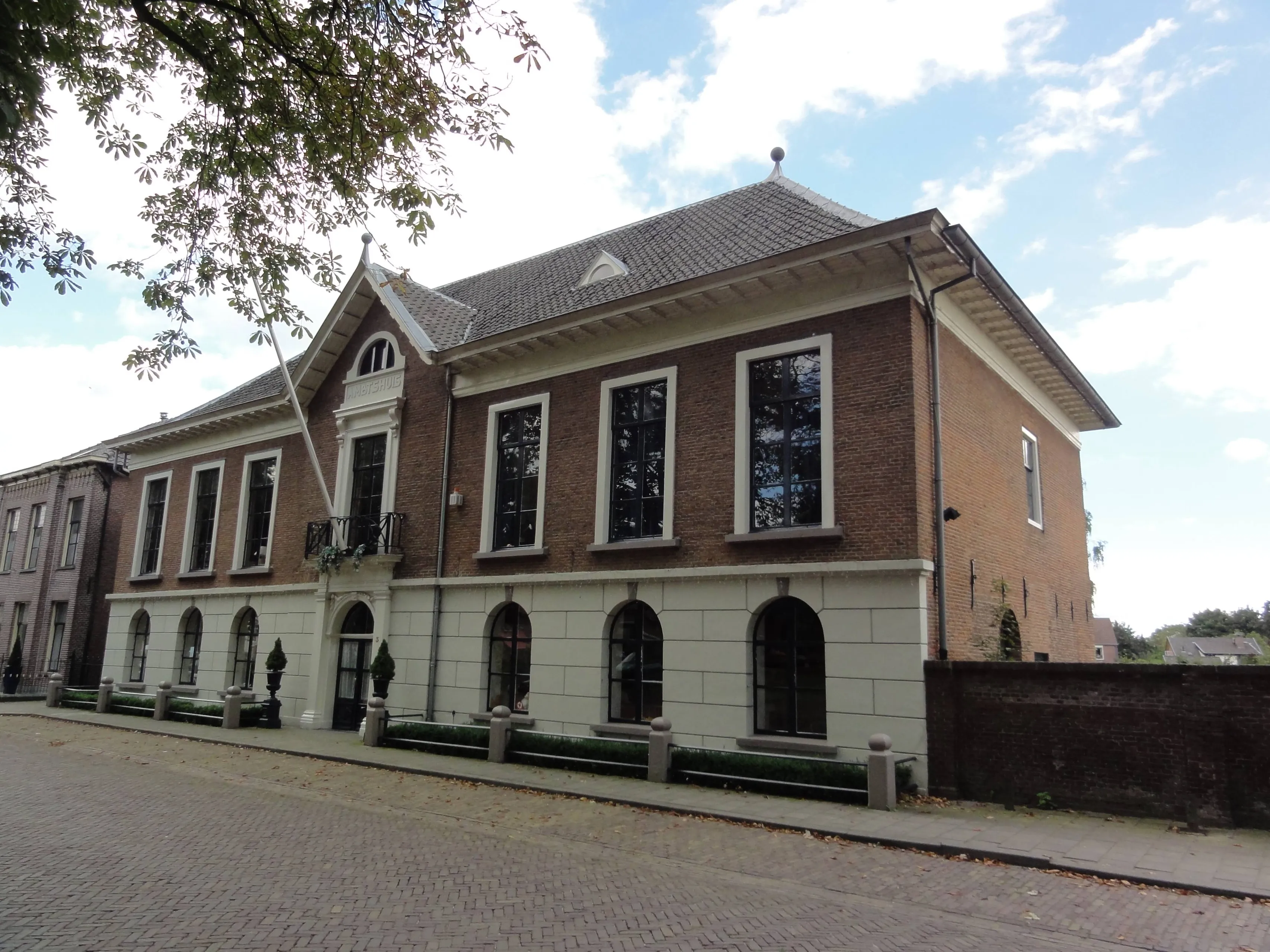 Druten_Rijksmonument_14143_Ambtshuis_Ambsthuisstraat_3