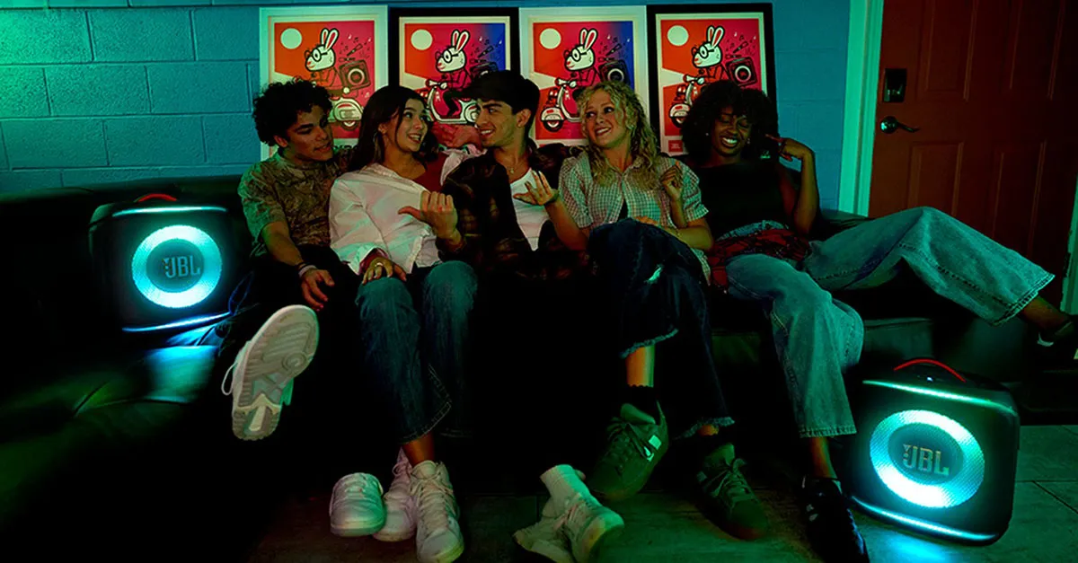 jbl partybox encore 2 vrienden met meerdere boxen