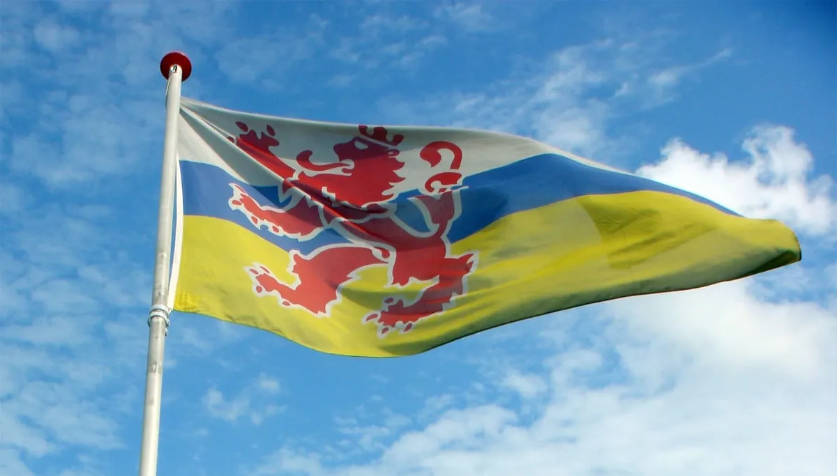 wapperende-limburgse-vlag-p-coenen-own-work-cc-by-sa-30-via-wikimedia-commons