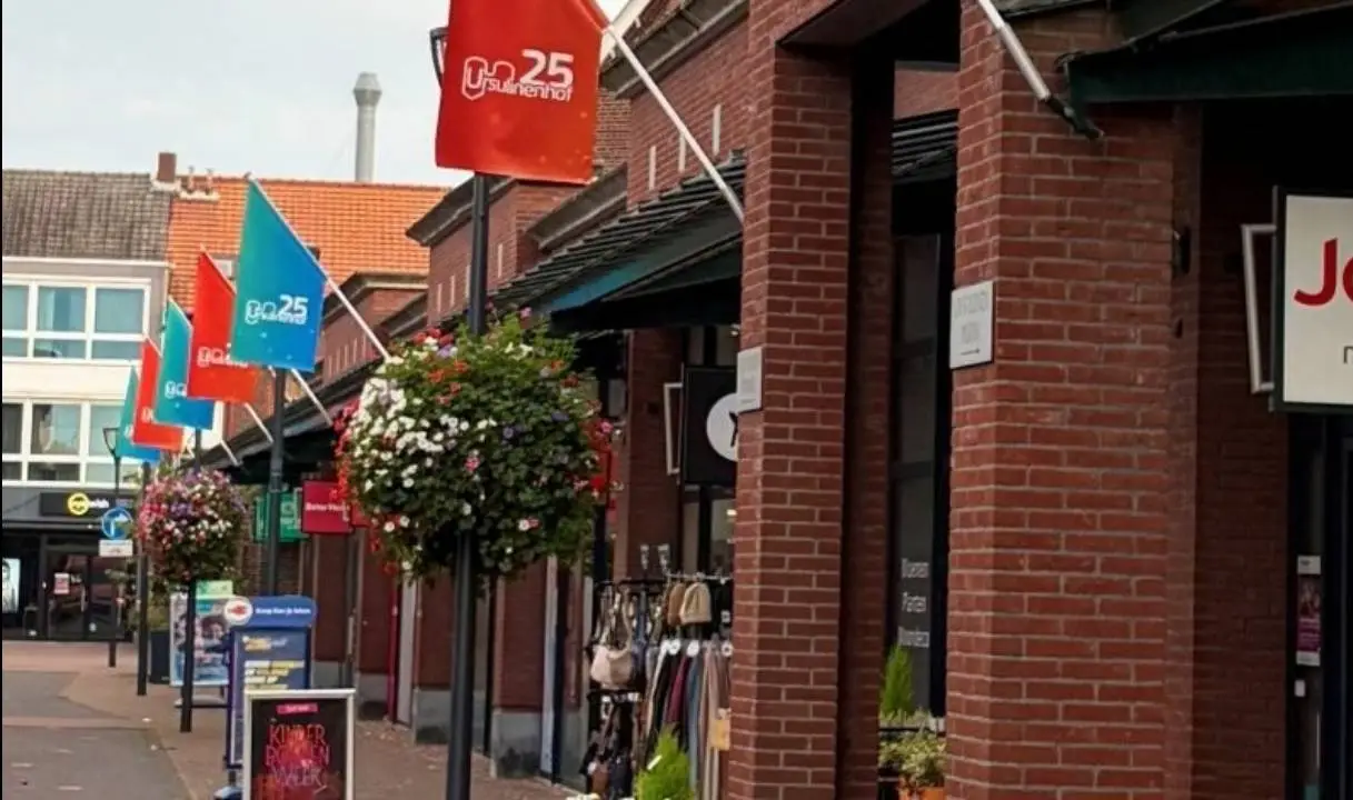 84195