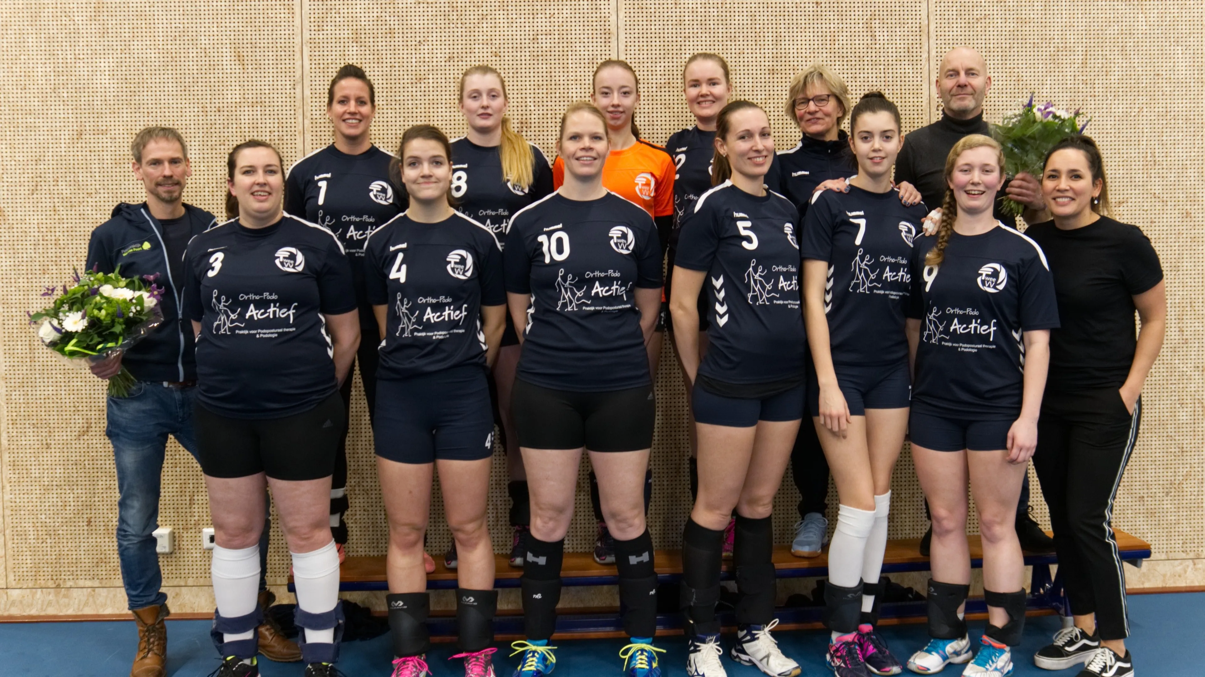 dames 1 met sponsoren