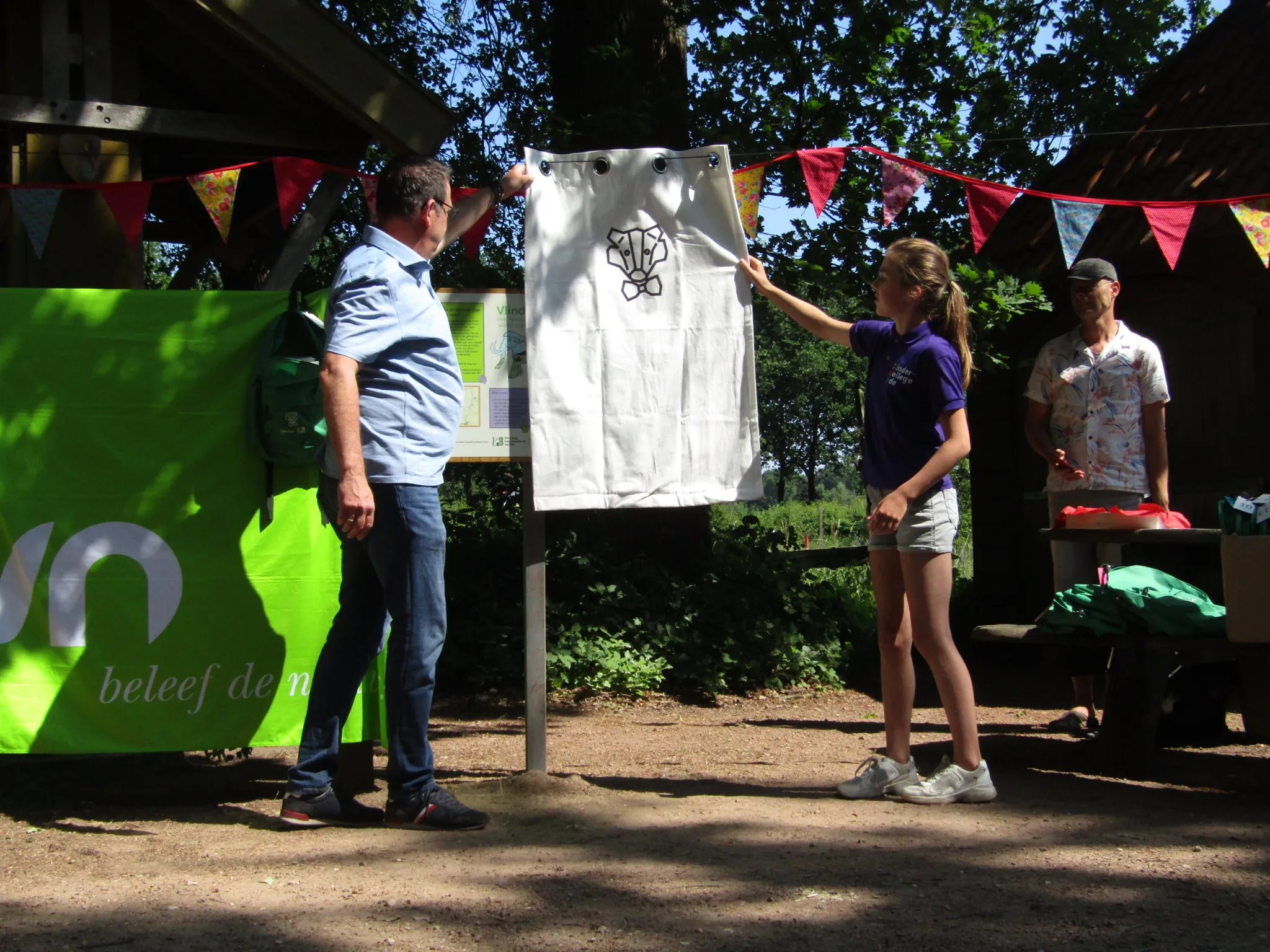 ivn onthulling van het informatiebord