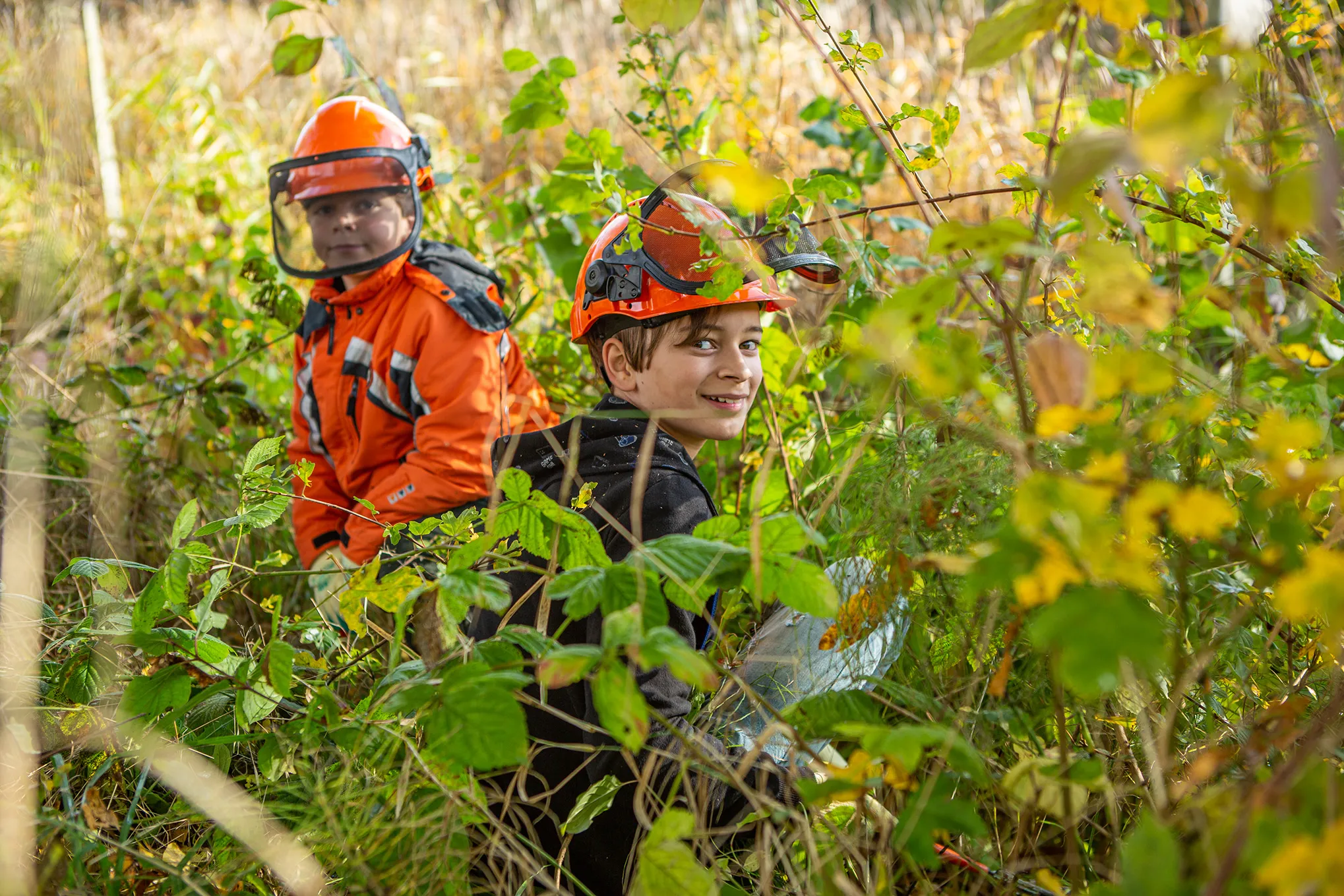 vrijwilligers aan de slag tijden de natuurwerkdag2 foto landschappennl