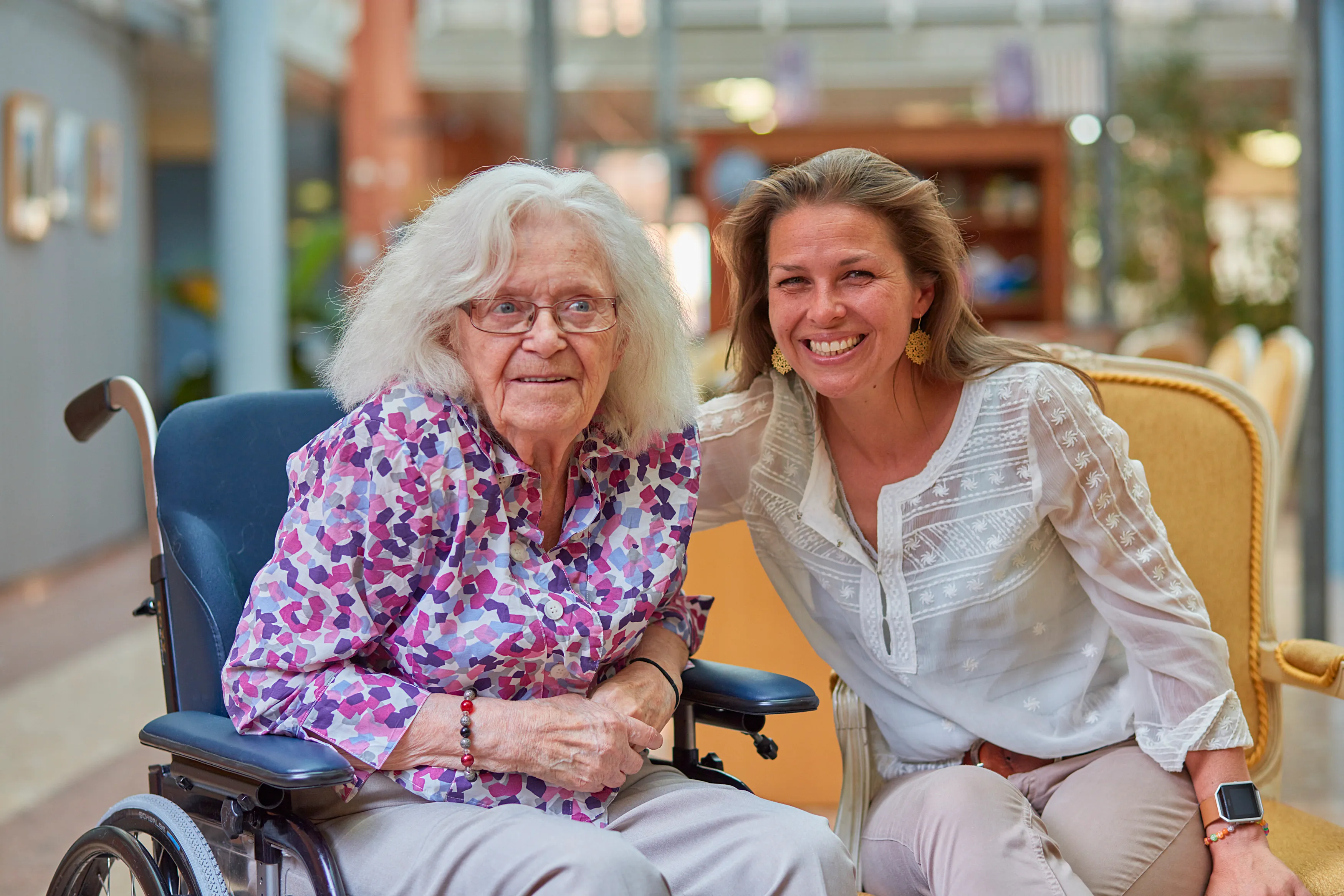 vrolijke dame met mentor 1