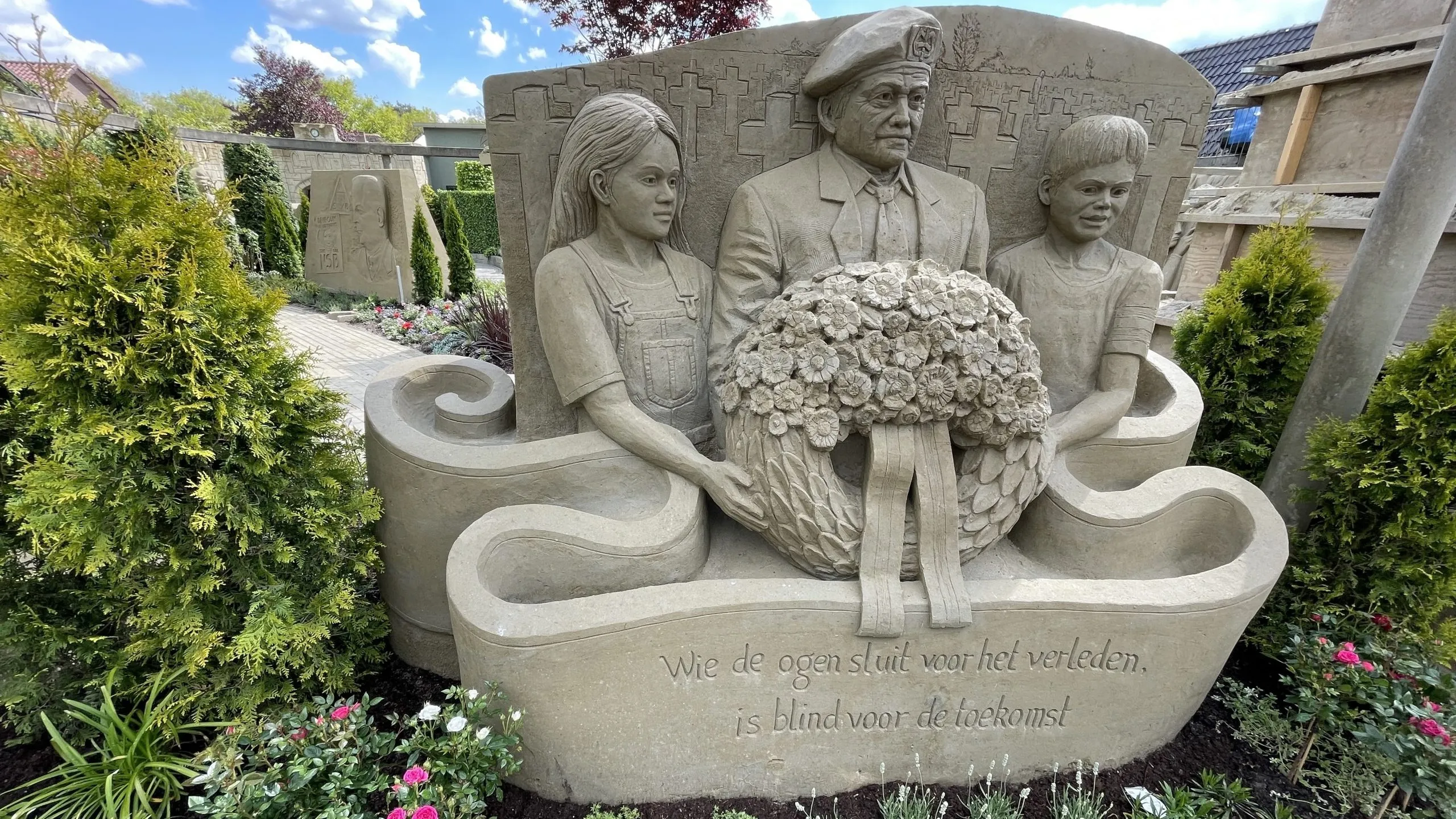 zandsculpturen herdenken scaled 1