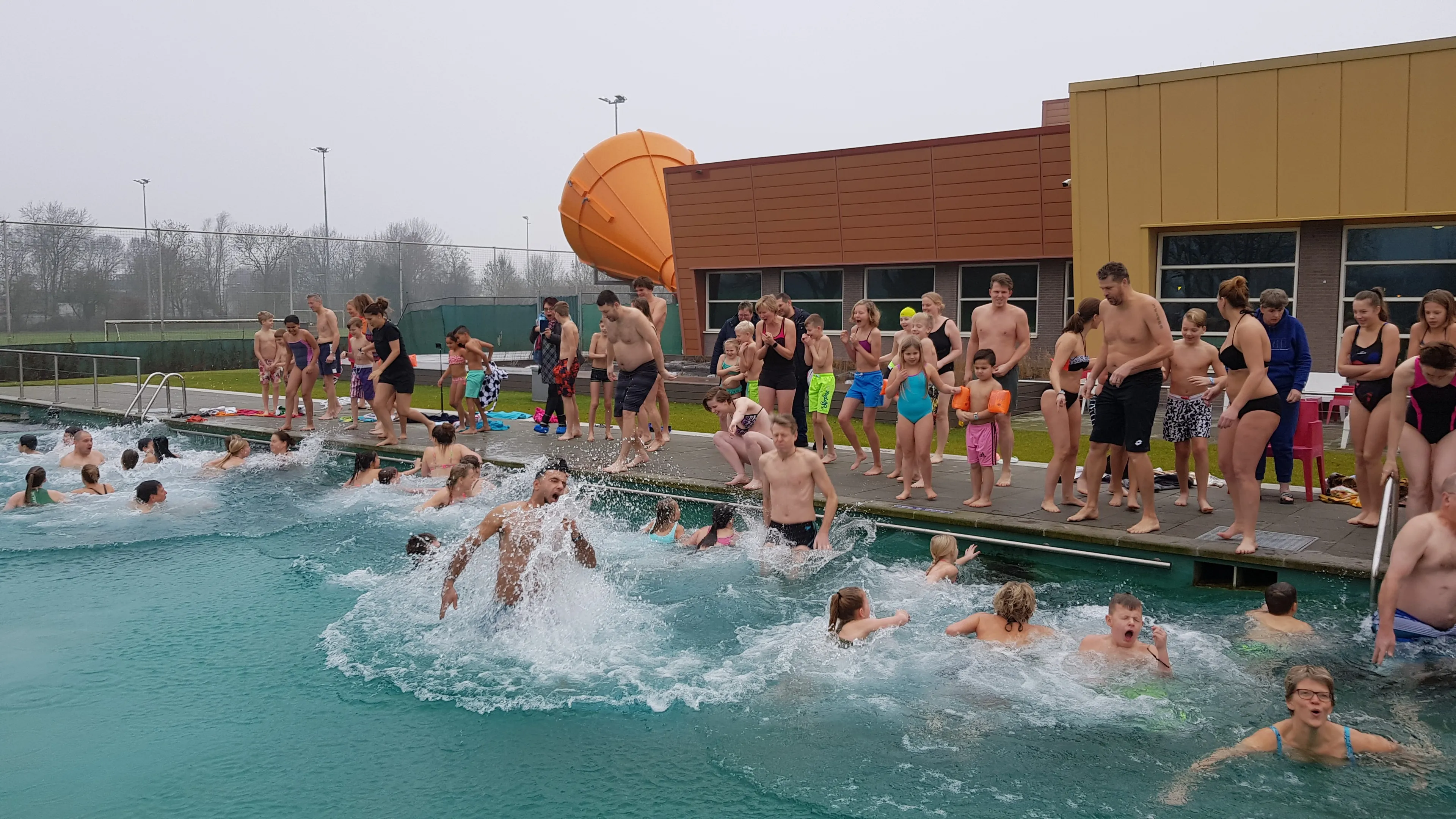 200101nieuwjaarsduik