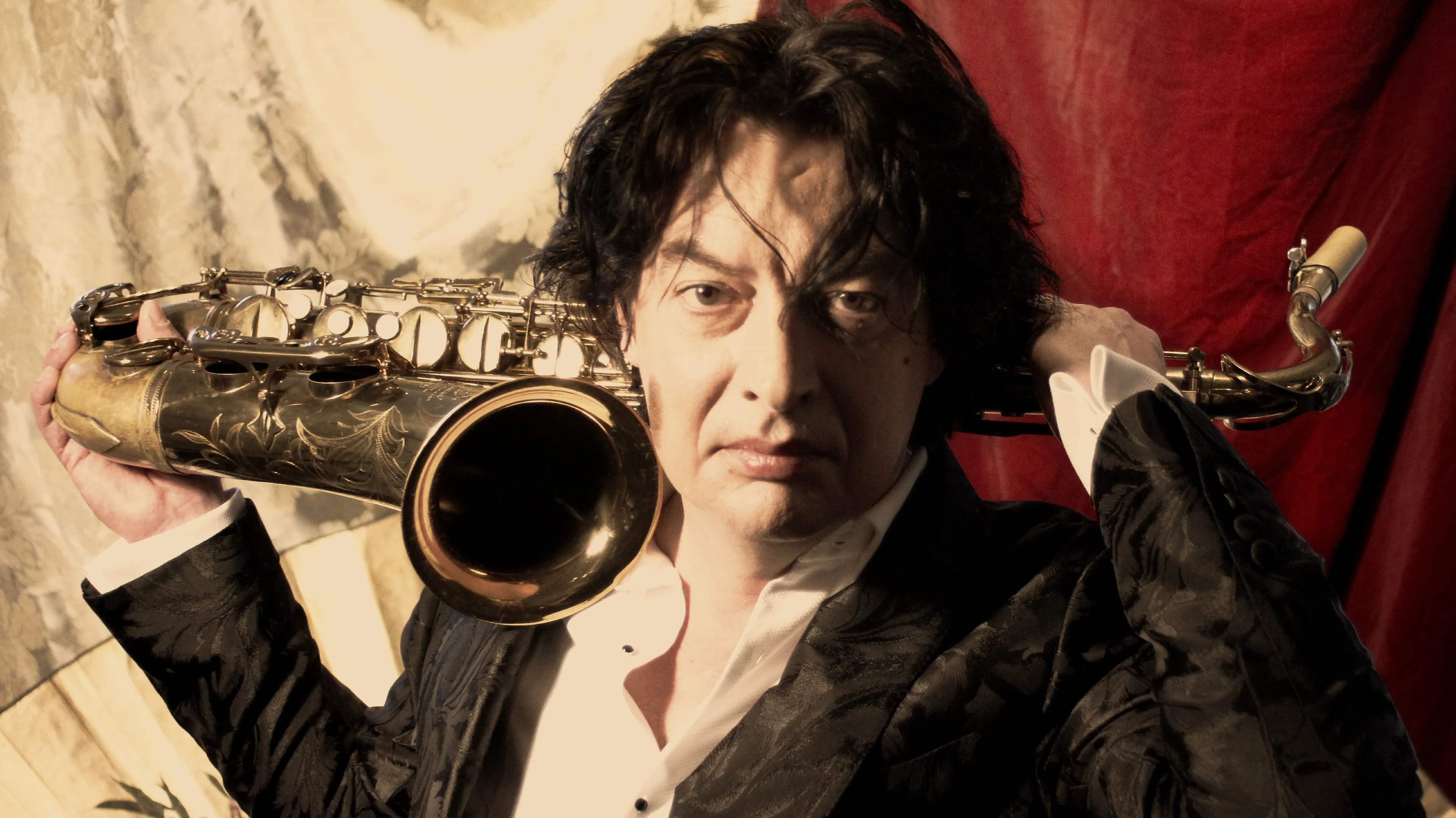 20190118 yuri honing goldbrun fotograaf mariecke van der linden liggend