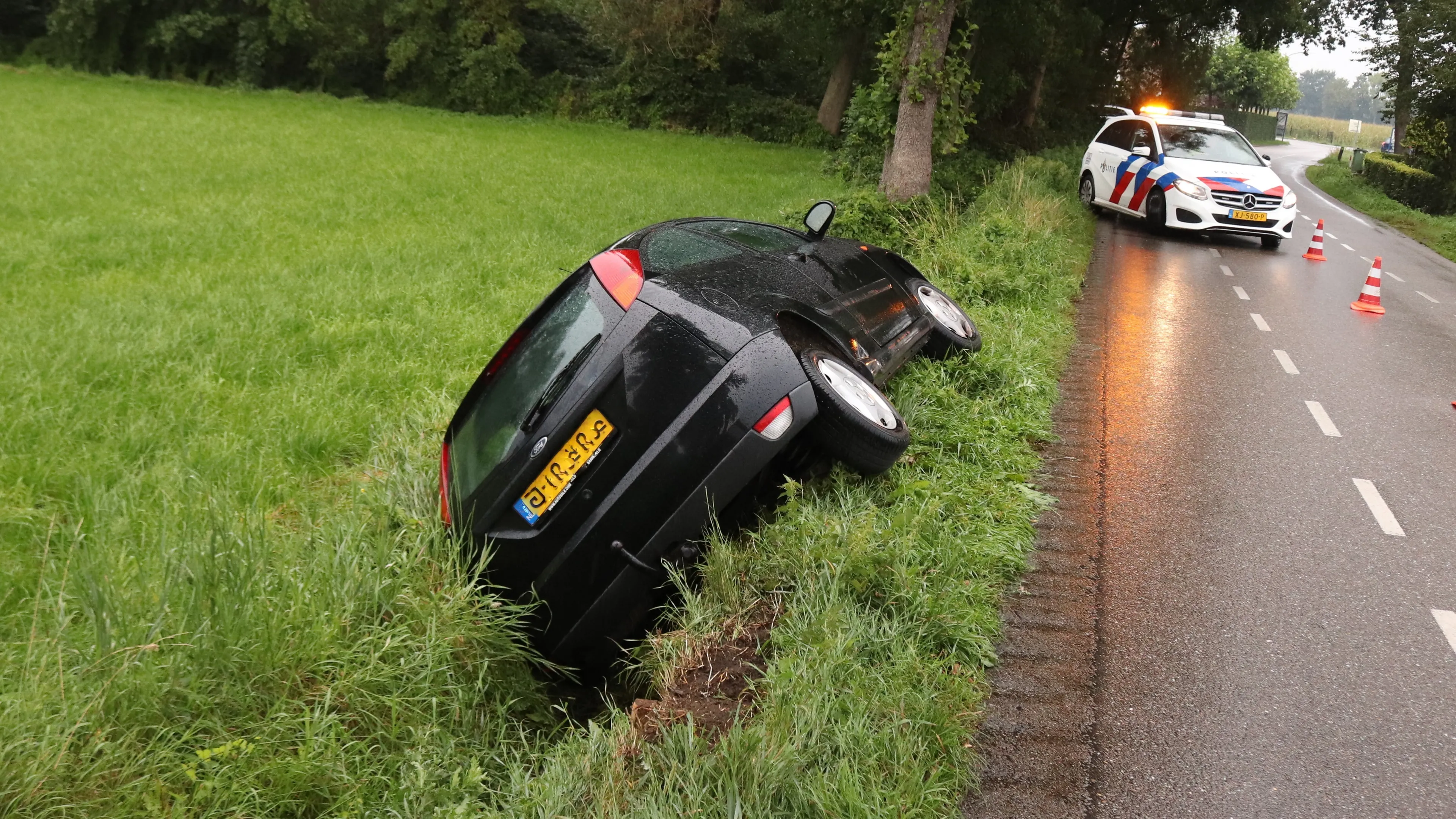 auto in sloot lunteren