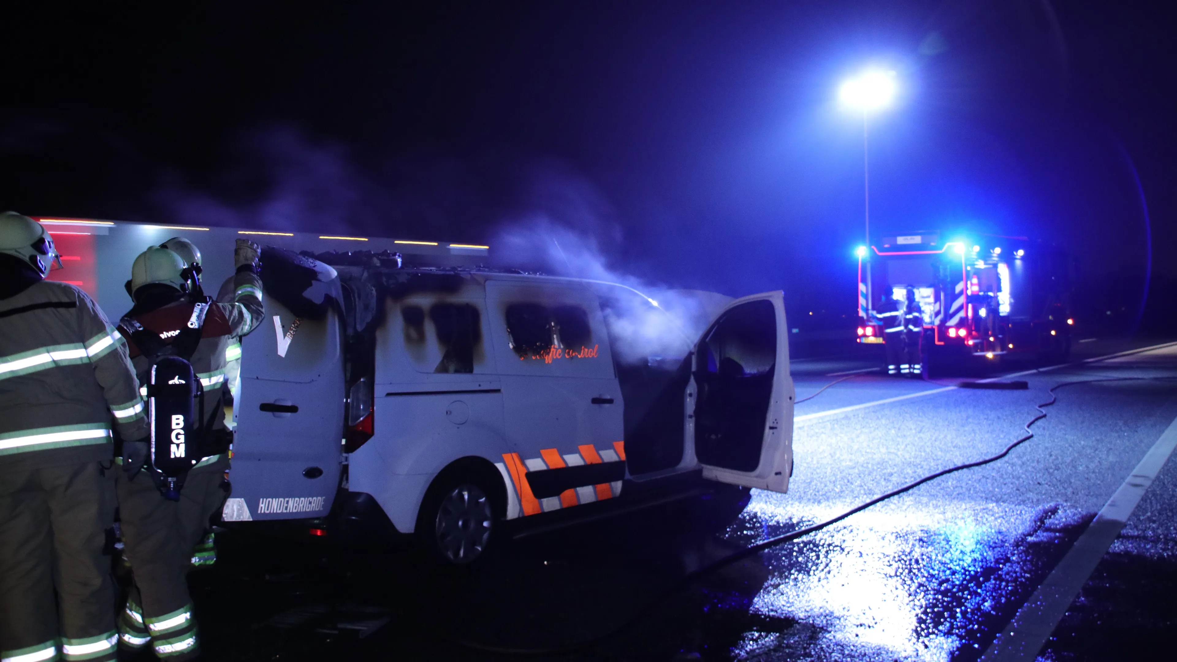 bestelwagen brand uit