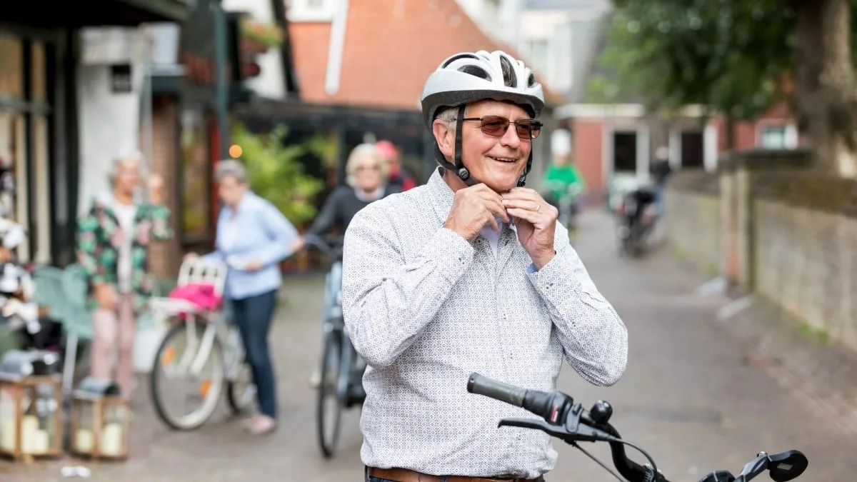 doortrappen man fietshelm