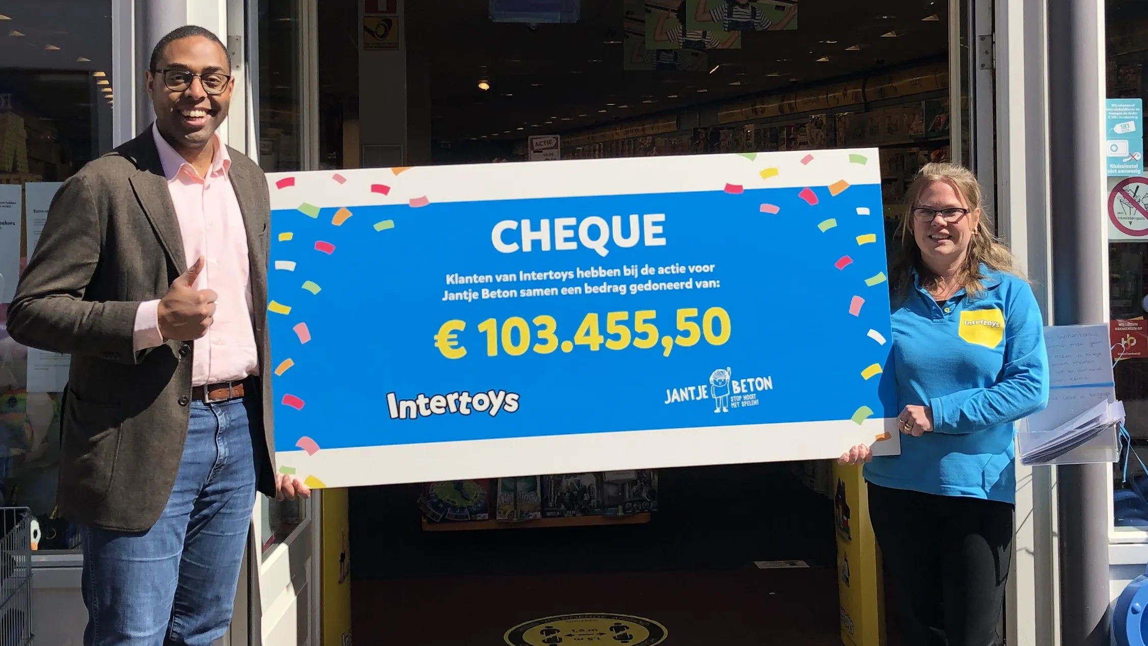 foto persbericht cheque uitreiking