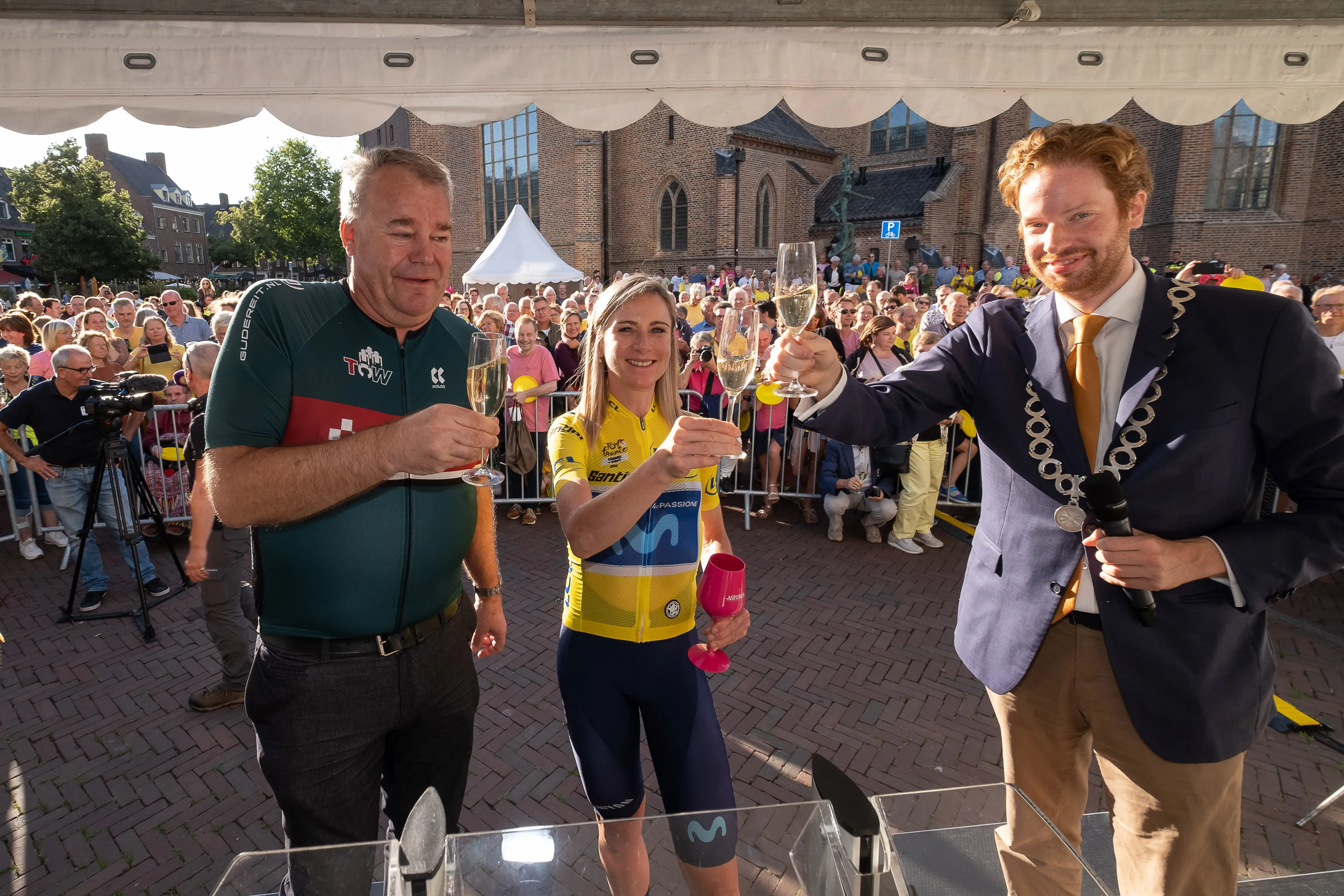 foto toost annemiek van vleuten met peter stokvis en burgemeester floor vermeulen