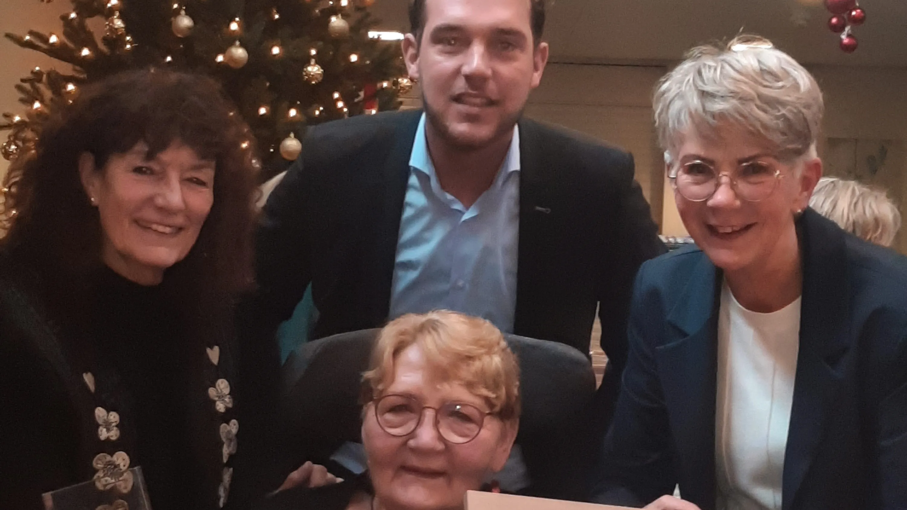 marjon de jong mevrouw brinks joeri van kalleveen hennie de quay 1