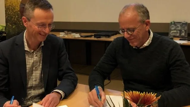 ondertekening contract geurt