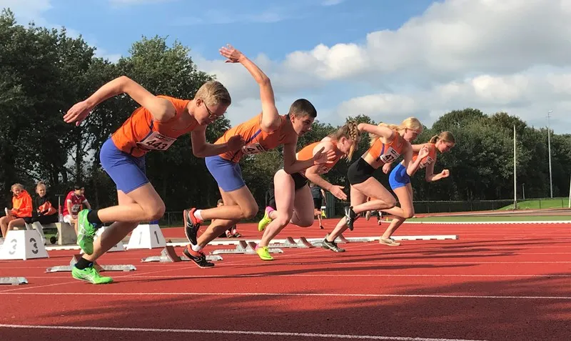 start 100m sprint juniorenjpg peter navaro