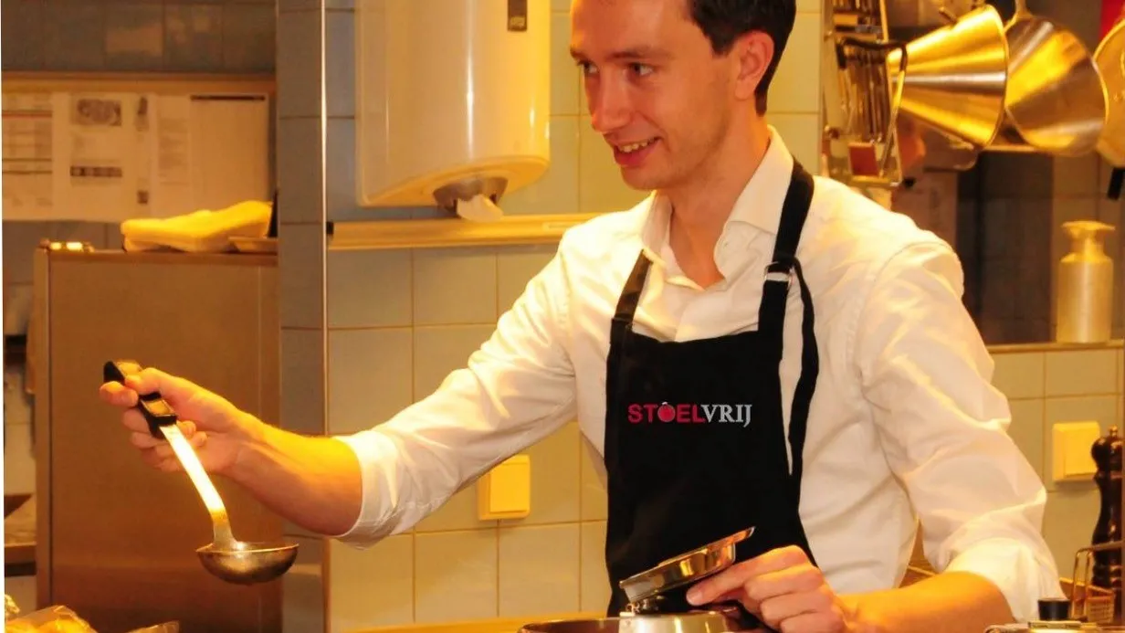 stoelvrij ook wethouder jan pieter van der schans deelt uit