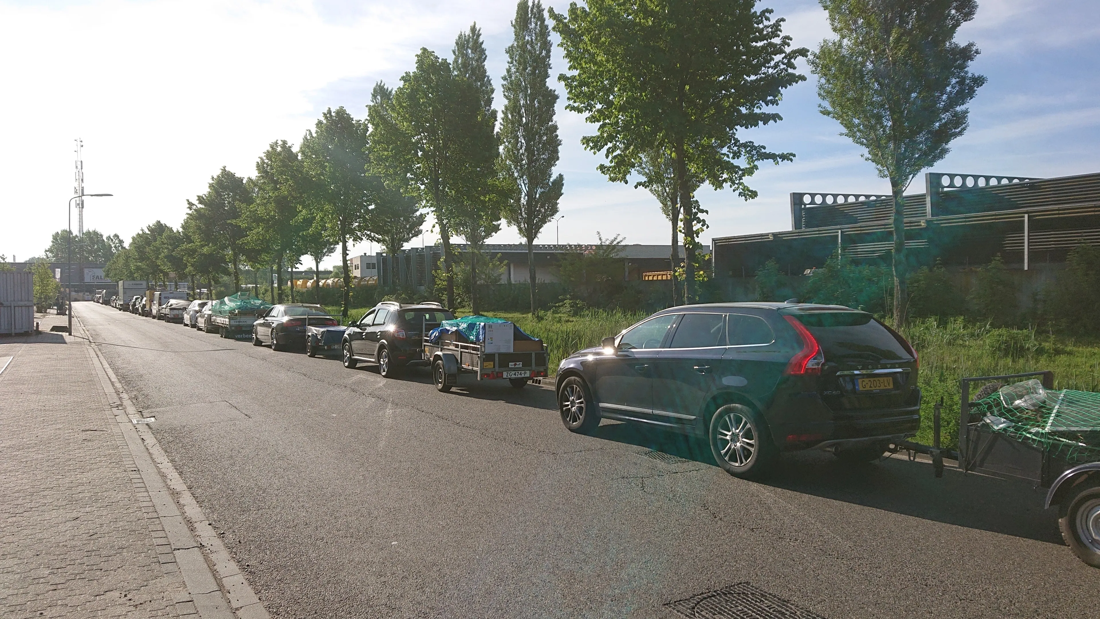 wachtrij bij vuilstort ede