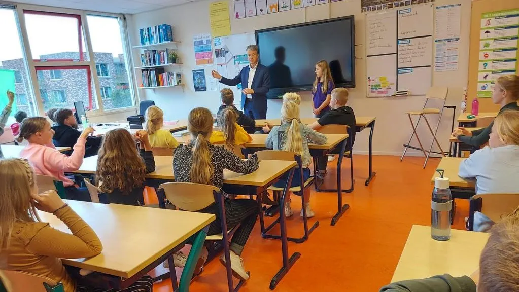 wethouder meijer voor de klas alma