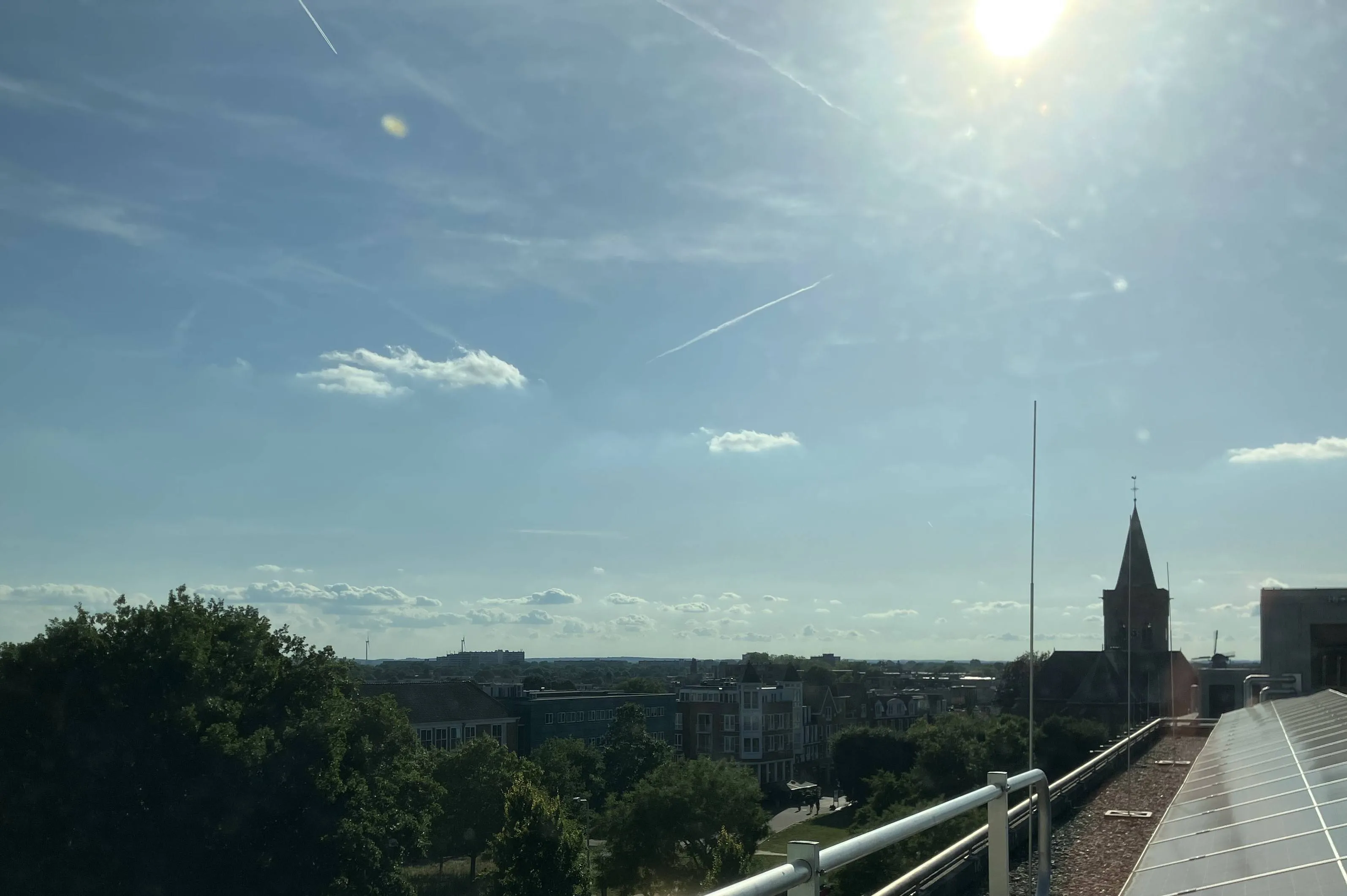 Lucht boven kerk raadhuis #foto Mens en Milieu Ede