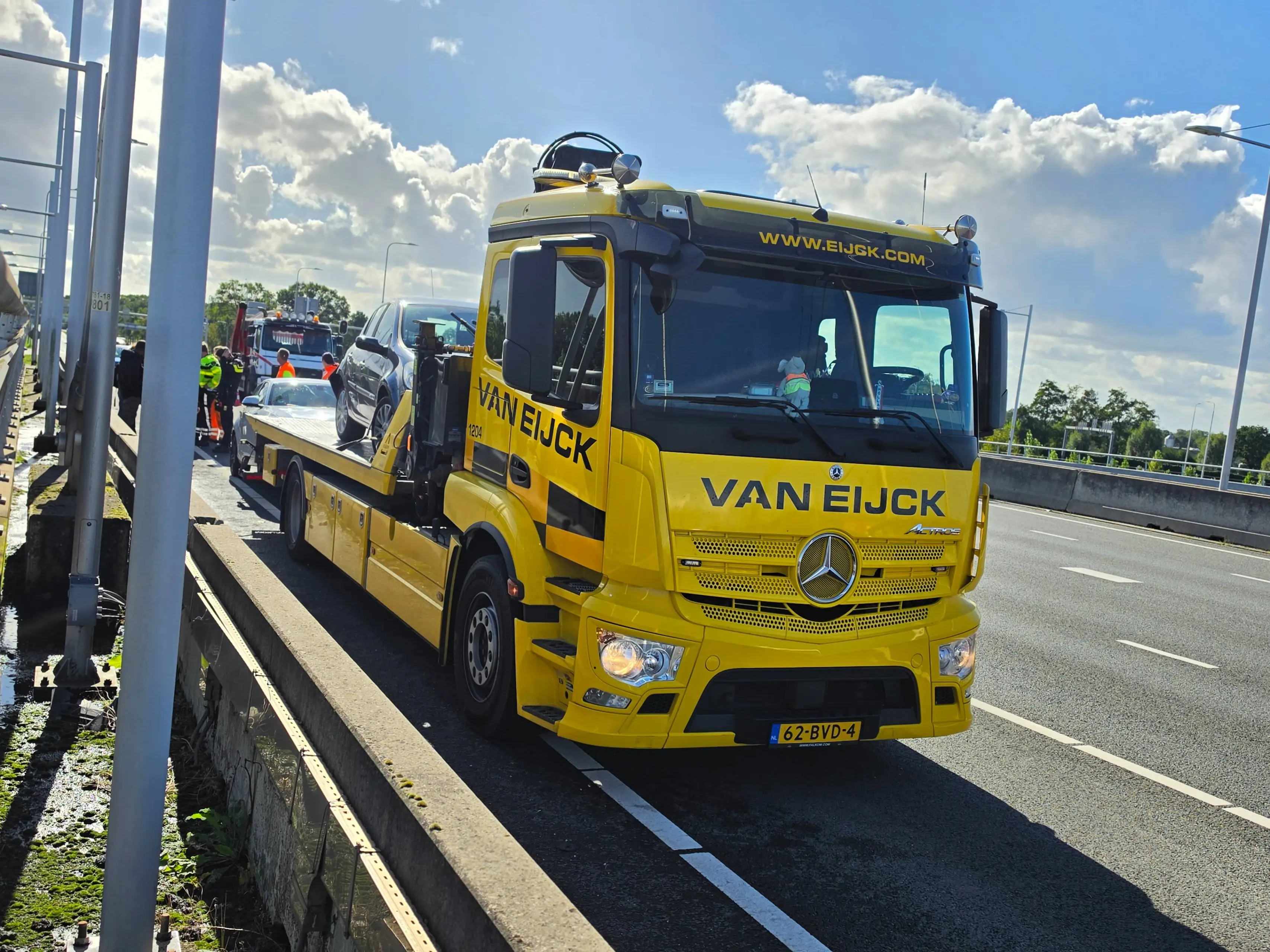 274127