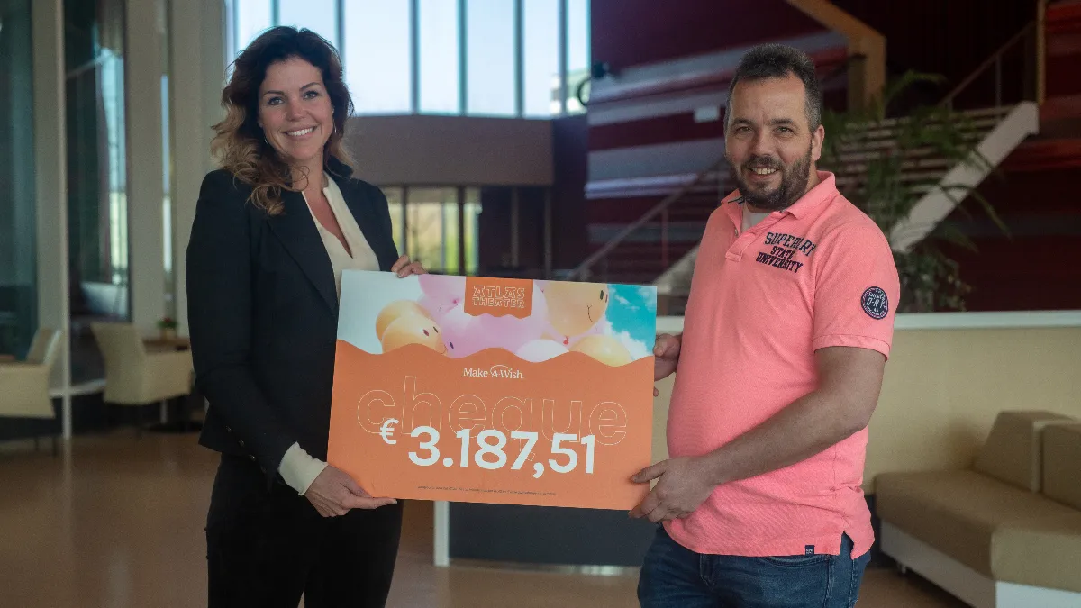 2022 overhandiging machteld van der werf cheque make a wish michiel snippe