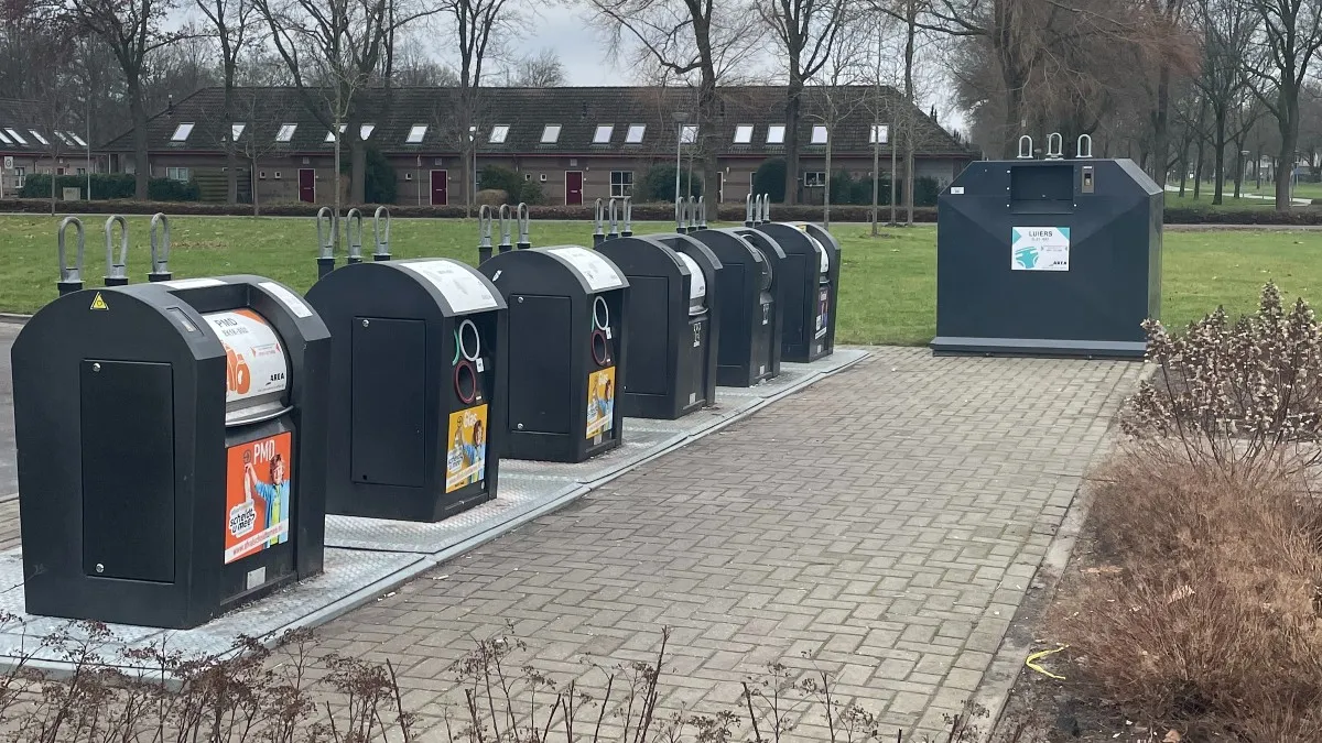8 sorteerstraat met luiercontainer