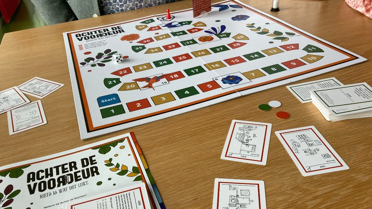bordspel achter de voordeur